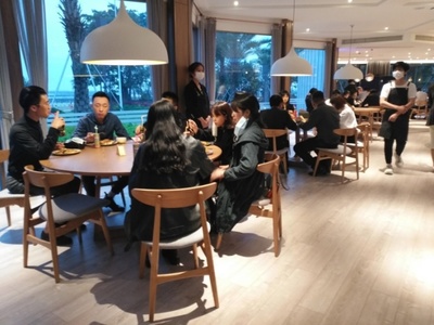 海泉灣·時光序巨幕央座產(chǎn)品推介會圓滿落幕，引領(lǐng)國內(nèi)旅游新體驗